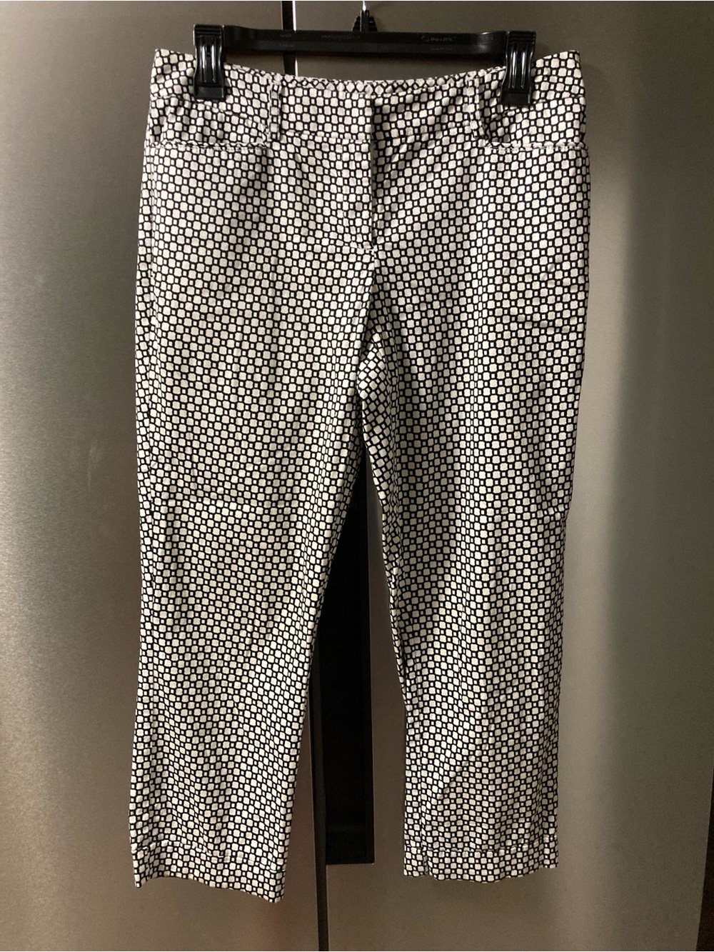 Women’s Black & White Geometric Print Cropped Pants - Size 2